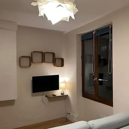 Studio/f1 Aux Buttes Chaumont *