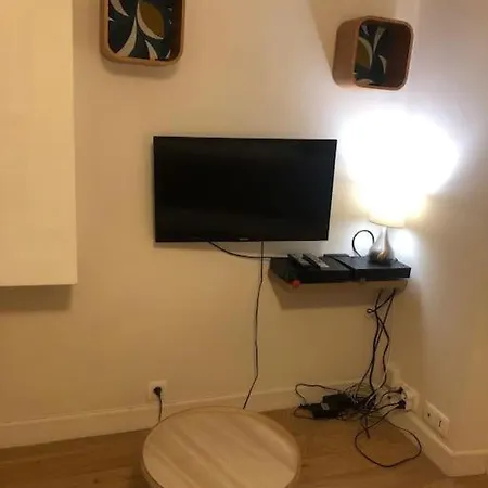 Apartment Studio/f1 Aux Buttes Chaumont