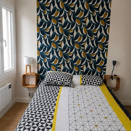 Buttes Chaumont Apartment *